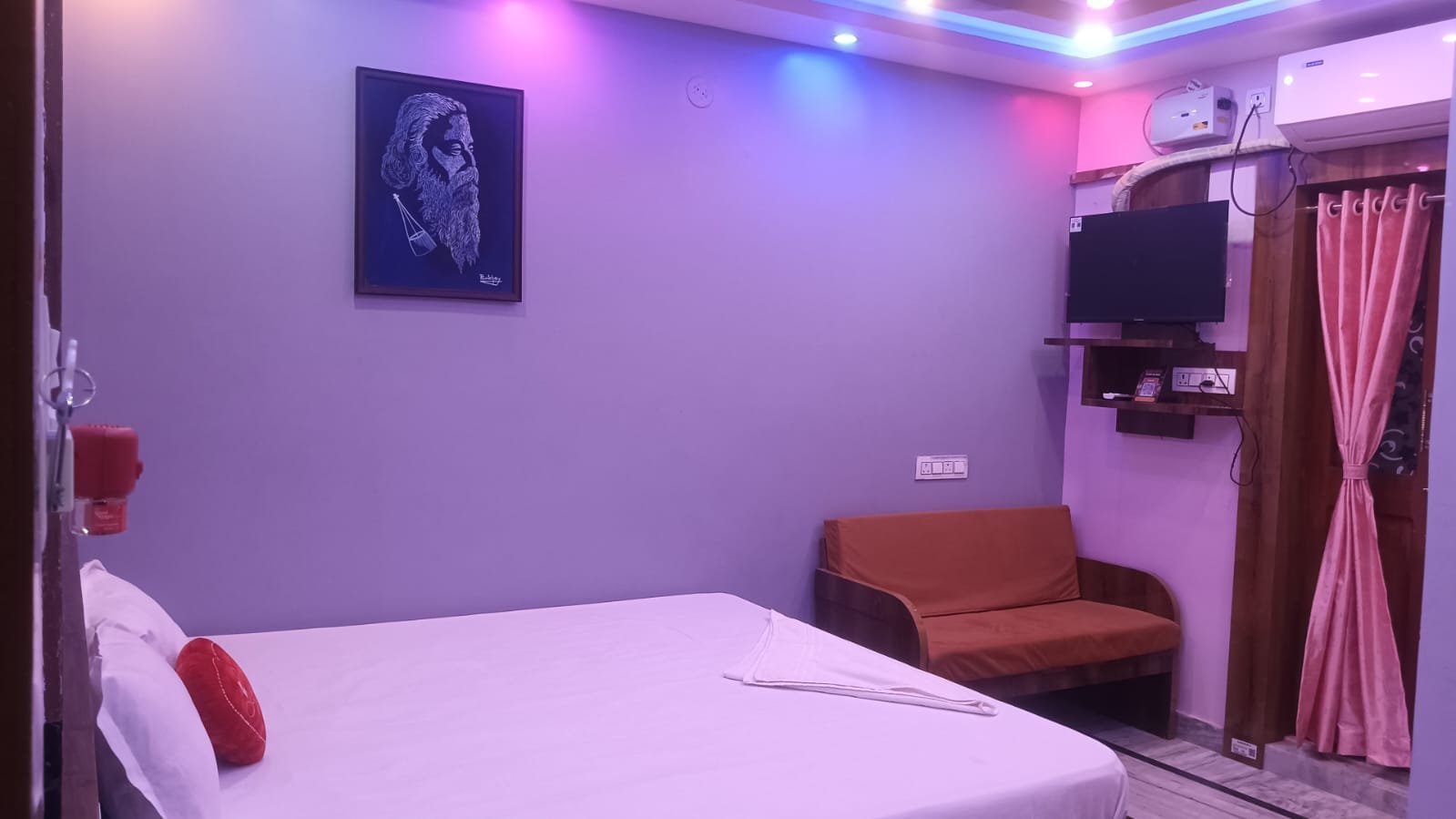 Comfortable room at Hotel Sonuraj